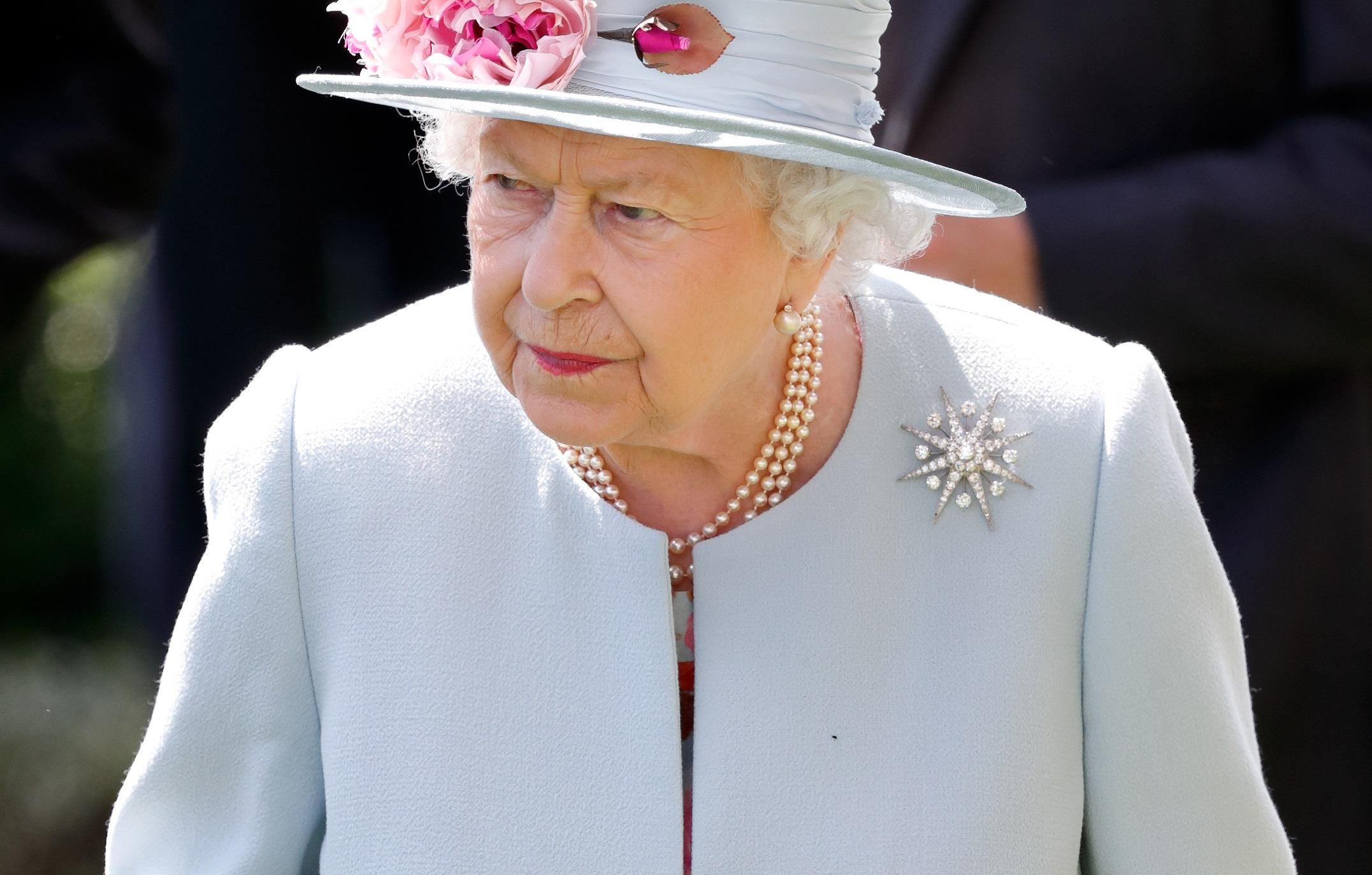 Розгнівана Єлизавета II покарала батька Меган Маркл Розгнівана Єлизавета II покарала батька Меган Маркл