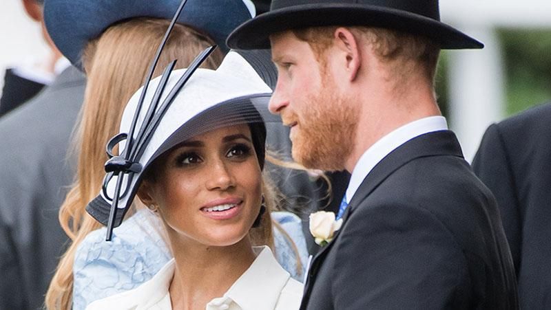 Меган Маркл пренебрегла королевскими правилам ради роскошного платья: фотофакт Меган Маркл пренебрегла королевскими правилам ради роскошного платья: фотофакт