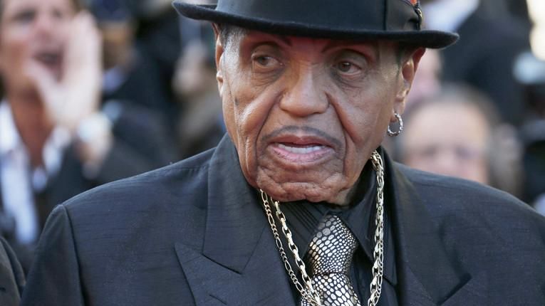 Батько Майкла Джексона перебуває на межі смерті Батько Майкла Джексона перебуває на межі смерті