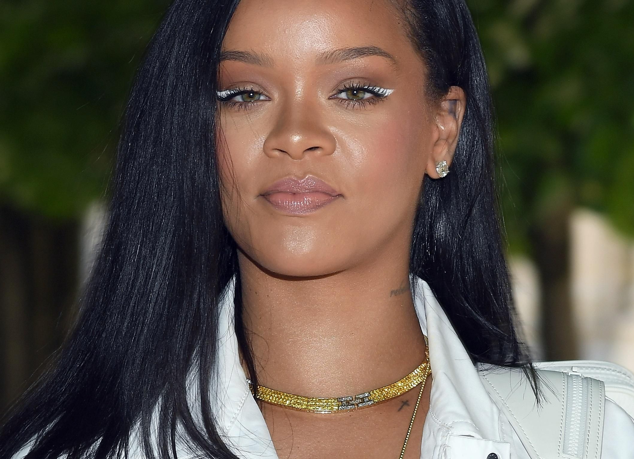 Рианна сменила имидж и стала блондинкой: фото Рианна сменила имидж и стала блондинкой: фото