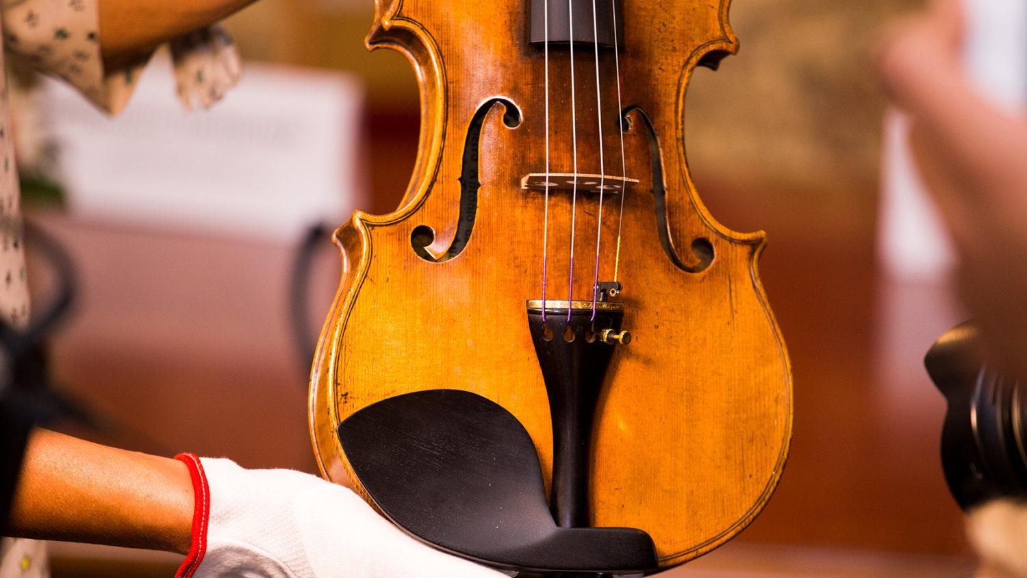 В Україну вперше привезли особисту скрипку Моцарта в межах фестивалю LvivMozArt