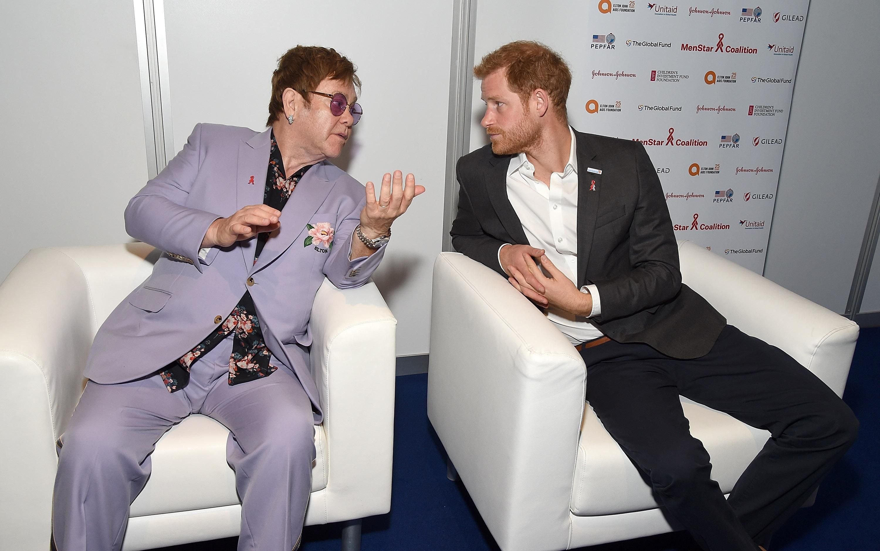 Элтон Джон и принц Гарри запускают совместную кампанию по борьбе со СПИДом