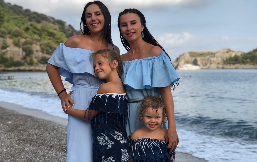 Чарівна Джамала зворушила мережу сімейними фото з відпочинку Чарівна Джамала зворушила мережу сімейними фото з відпочинку