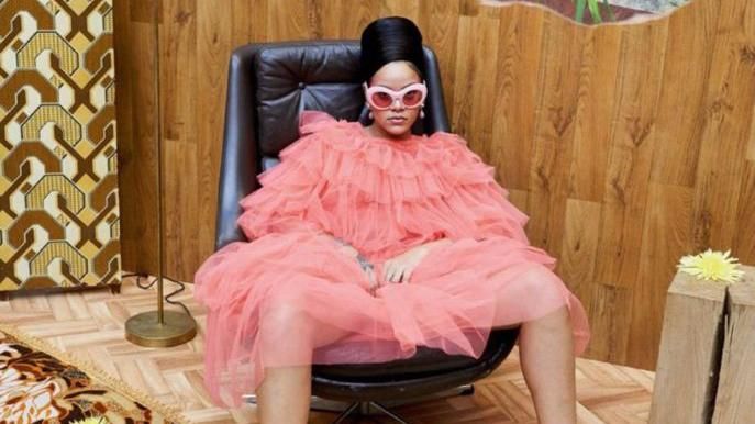 Рианна украсила обложку французского Vogue и сразу попала в скандал Рианна украсила обложку французского Vogue и сразу попала в скандал