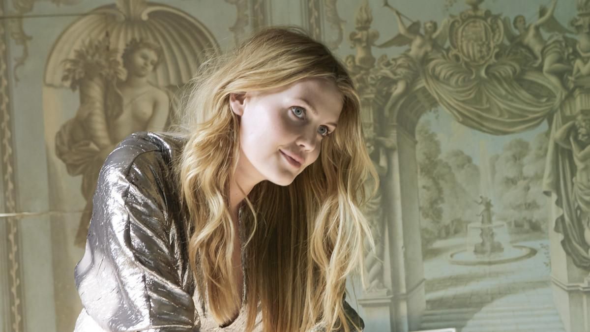 Джинси і біла футболка: племінниця принцеси Діани продемонструвала демократичний образ: фото Джинси і біла футболка: племінниця принцеси Діани продемонструвала демократичний образ: фото