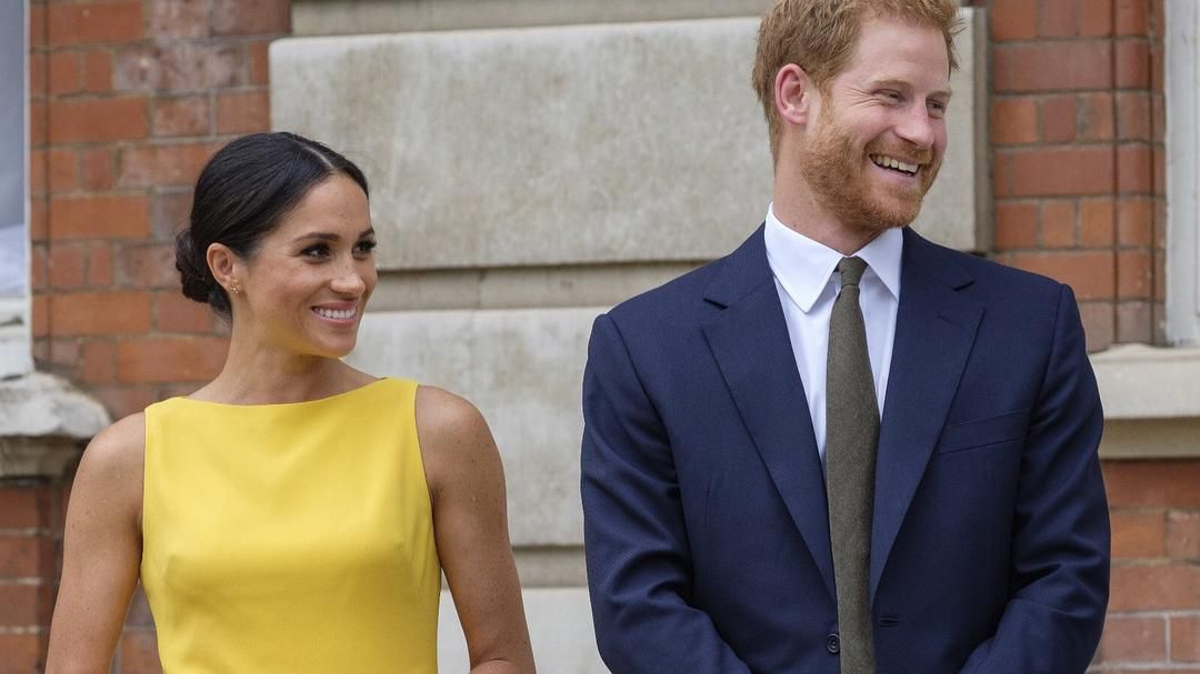 Чому принц Гаррі не бере за руку Меган Маркл після весілля: думка експерта Чому принц Гаррі не бере за руку Меган Маркл після весілля: думка експерта