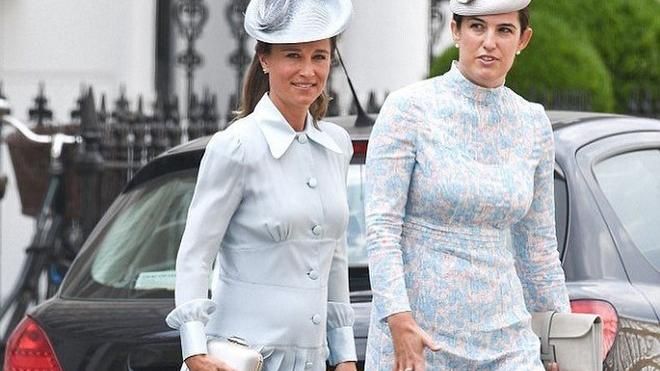 Беременная Пиппа Миддлтон показала округлившийся живот в голубом платье Беременная Пиппа Миддлтон показала округлившийся живот в голубом платье