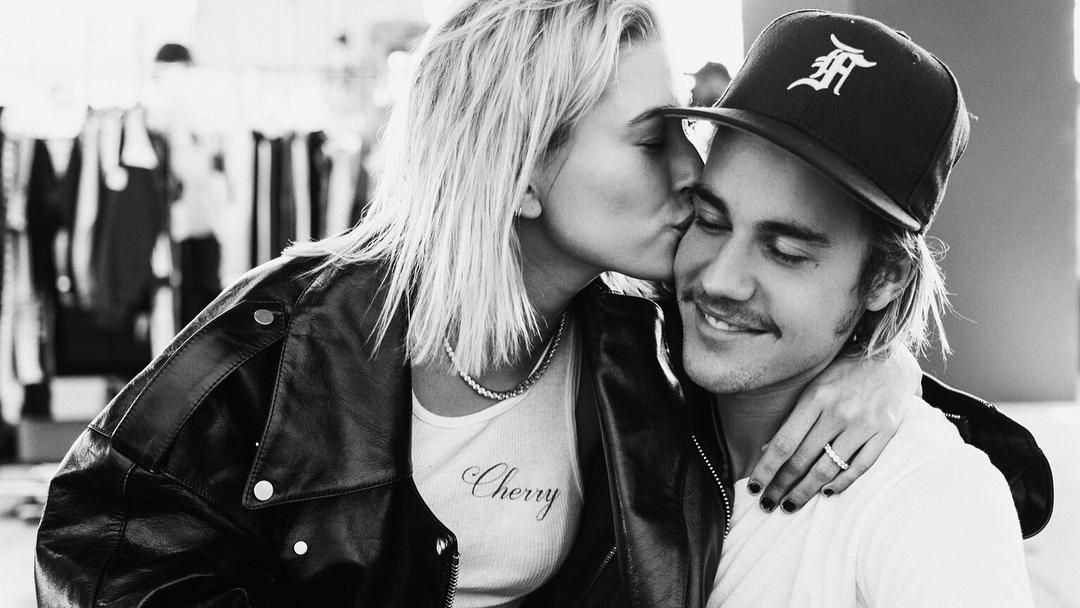 Джастін Бібер офіційно підтвердив заручини з Хейлі Болдуін Джастін Бібер офіційно підтвердив заручини з Хейлі Болдуін