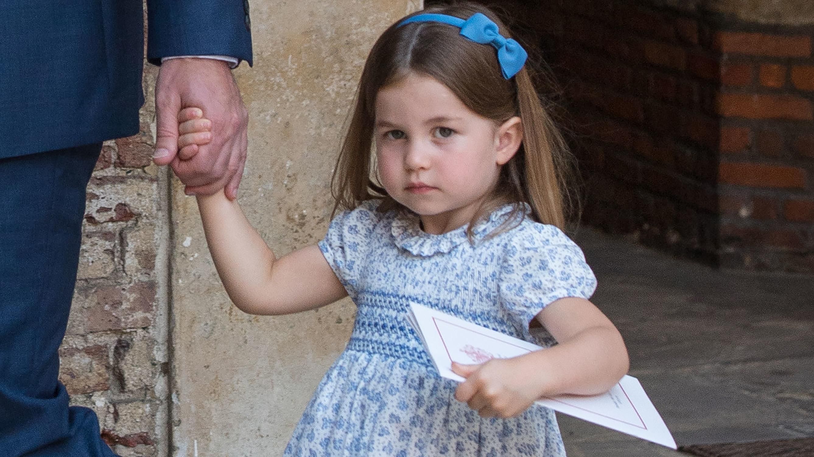 "Вас не звали": 3-летняя принцесса Шарлотта обратилась к журналистам с резким комментарием