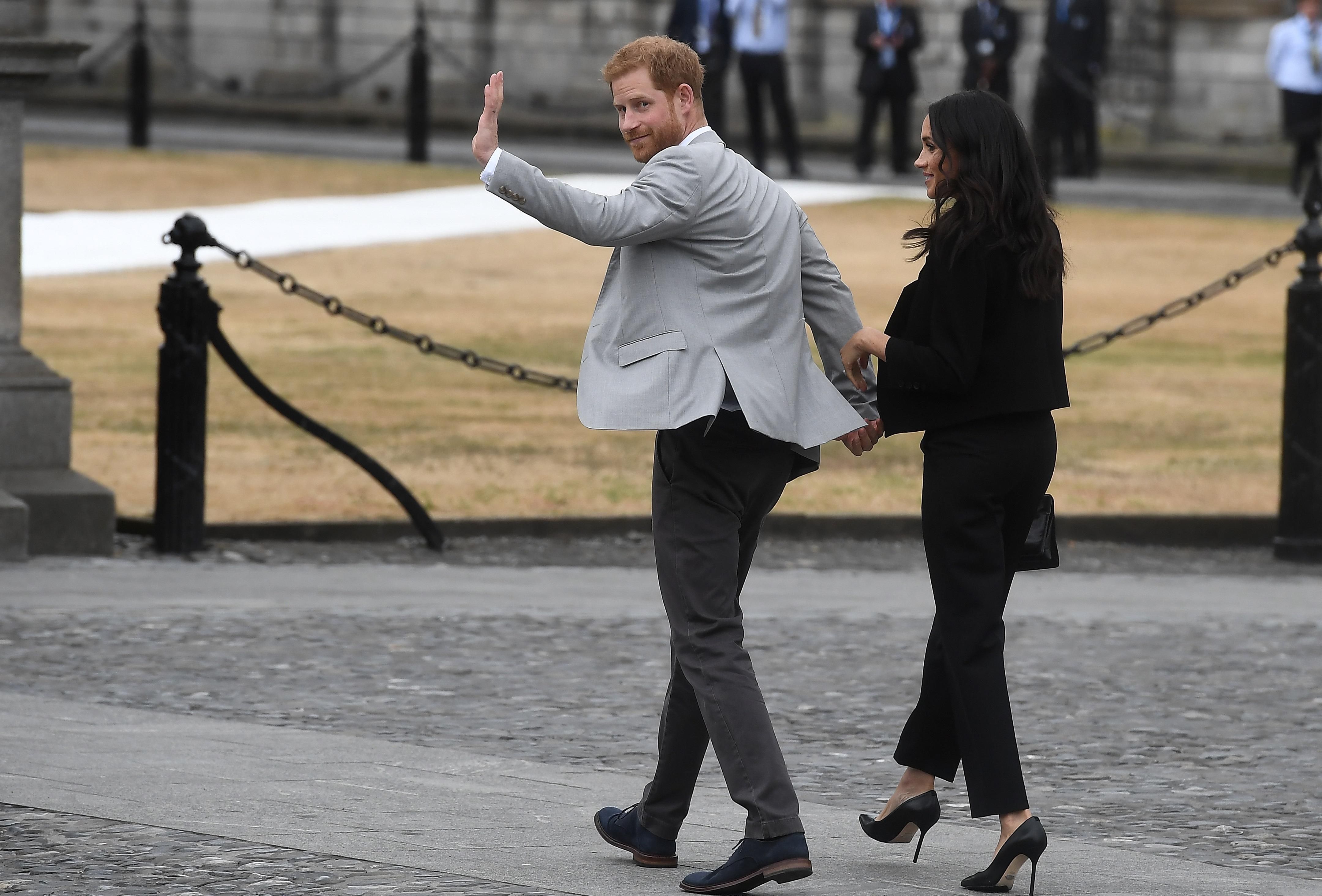 Чому Меган Маркл зобов'язана ходити на підборах: відома причина Чому Меган Маркл зобов'язана ходити на підборах: відома причина