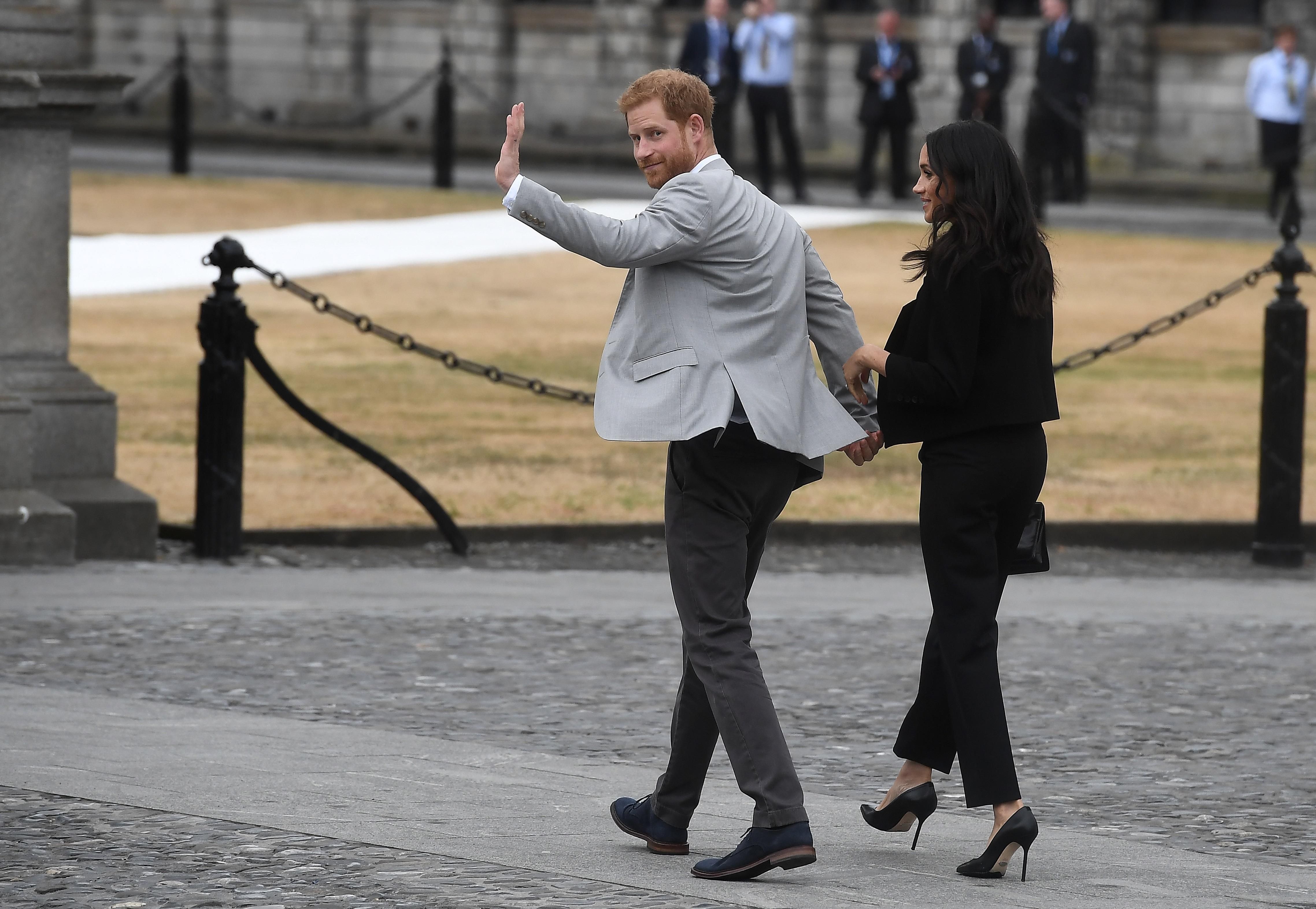 Почему Меган Маркл обязана ходить на каблуках: известна причина Почему Меган Маркл обязана ходить на каблуках: известна причина