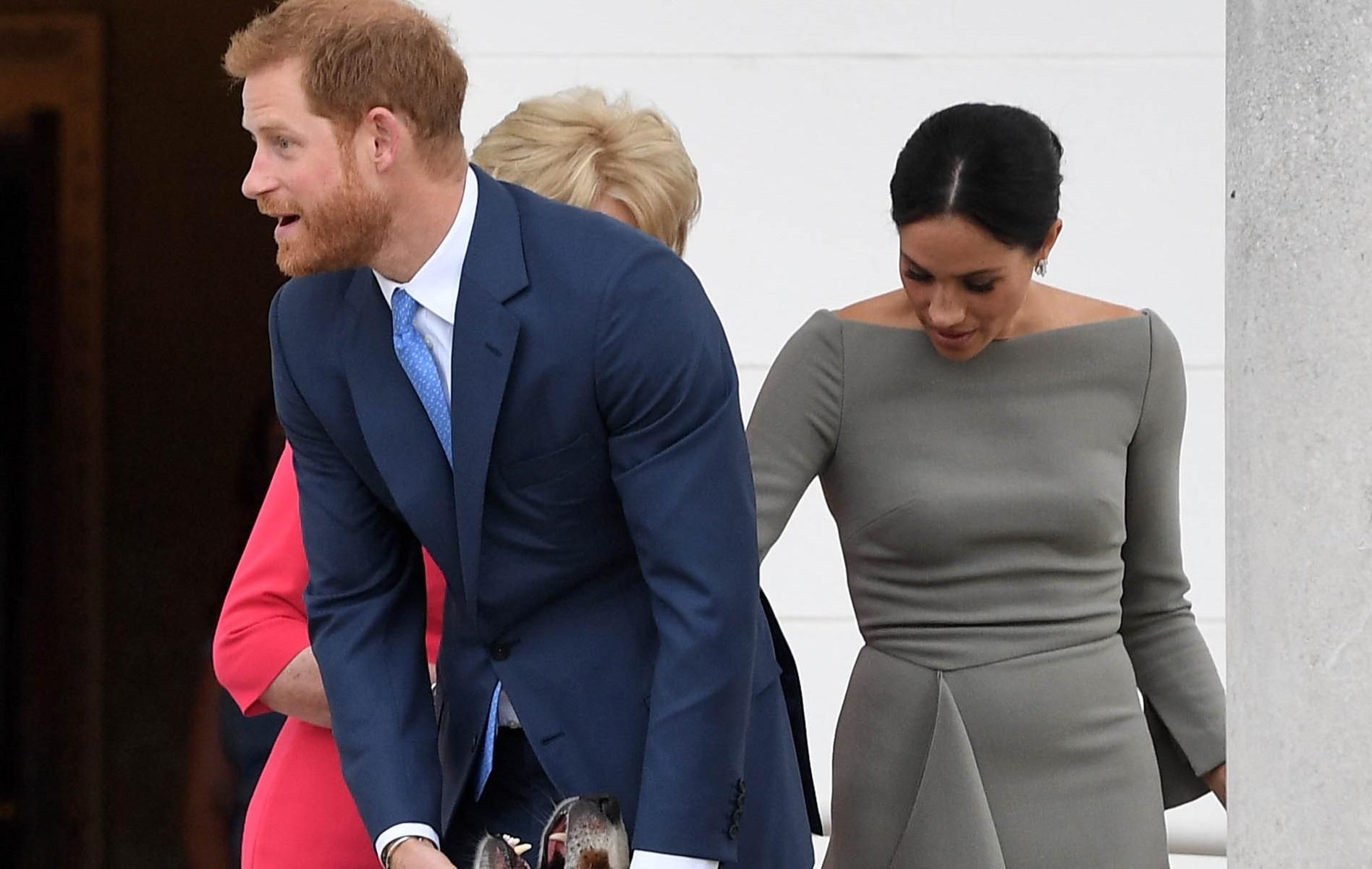 Модний провал: Меган Маркл одягла неправильний бюстгальтер Модний провал: Меган Маркл одягла неправильний бюстгальтер