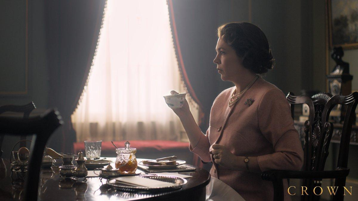 Как выглядит королева Елизавета II в новом сезоне сериала "Корона": первое фото