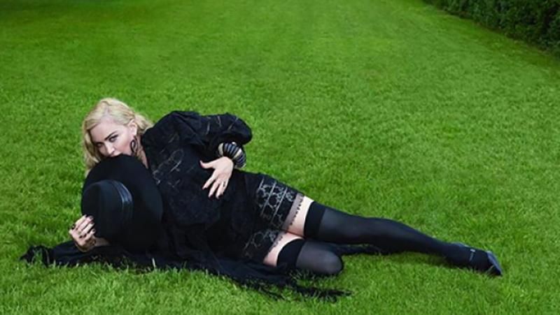 Украинский дизайнер создал для Мадонны особую шляпу: стильные фото Украинский дизайнер создал для Мадонны особую шляпу: стильные фото