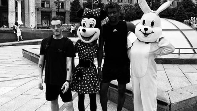 Гурт Massive Attack показав прогулянку Києвом на чорно-білих фото