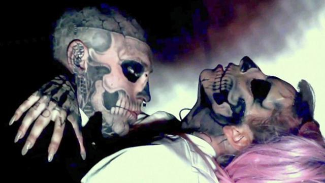 Леди Гага извинилась за слова о самоубийстве Zombie Boy