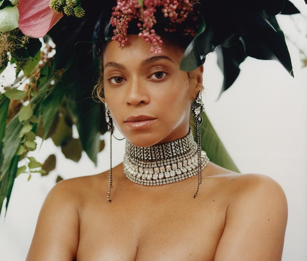 Розкішна Бейонсе у квітах прикрасила обкладинку глянцю: яскраві фото Розкішна Бейонсе у квітах прикрасила обкладинку глянцю: яскраві фото