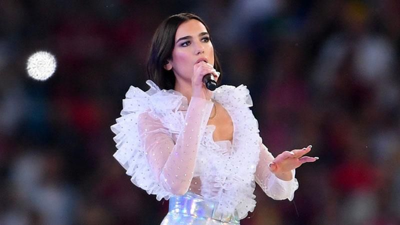 Співачка Дуа Ліпа засвітила пікантне вбрання від українського дизайнера: фото Співачка Дуа Ліпа засвітила пікантне вбрання від українського дизайнера: фото