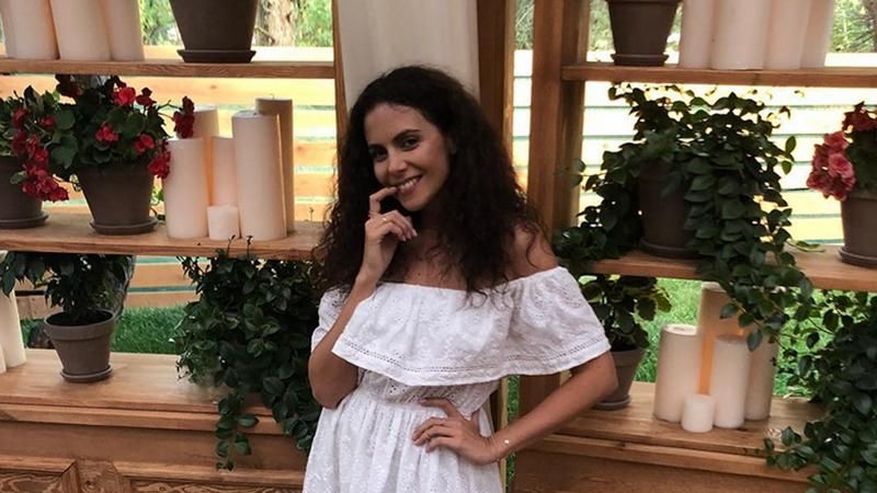 Обнаженные плечи и счастливая улыбка: Настя Каменских засветила новый летний образ Обнаженные плечи и счастливая улыбка: Настя Каменских засветила новый летний образ