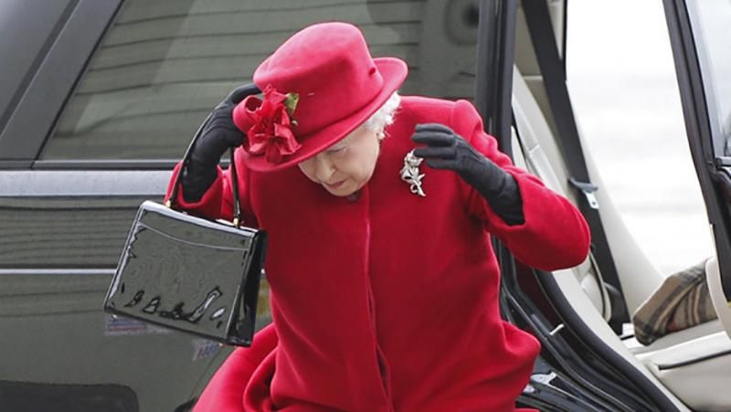 Сеть покорили мемы с Елизаветой II: забавные фото Сеть покорили мемы с Елизаветой II: забавные фото