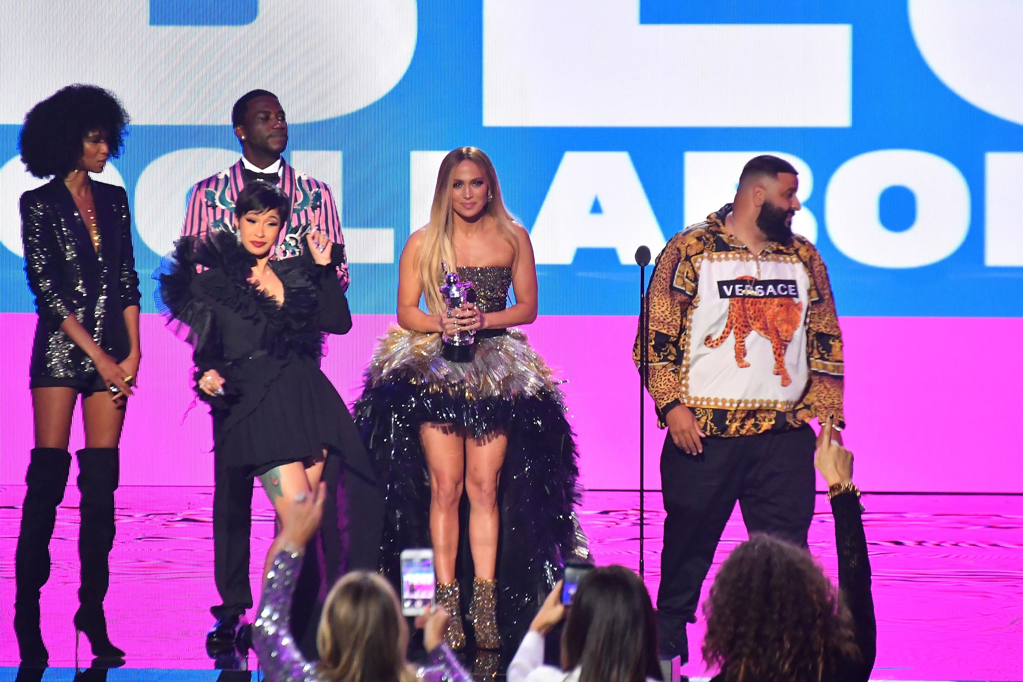 Дженніфер Лопес отримала спеціальну премію на MTV Video Music Awards 2018: яскраві образи