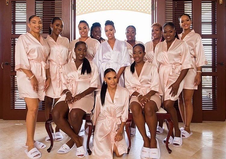 Ріанна стала дружкою на весіллі в найкращої подруги Ріанна стала дружкою на весіллі в найкращої подруги