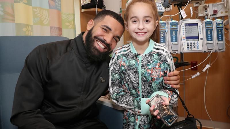 Репер Дрейк здійснив мрію важкохворої дитини: зворушливе відео Репер Дрейк здійснив мрію важкохворої дитини: зворушливе відео