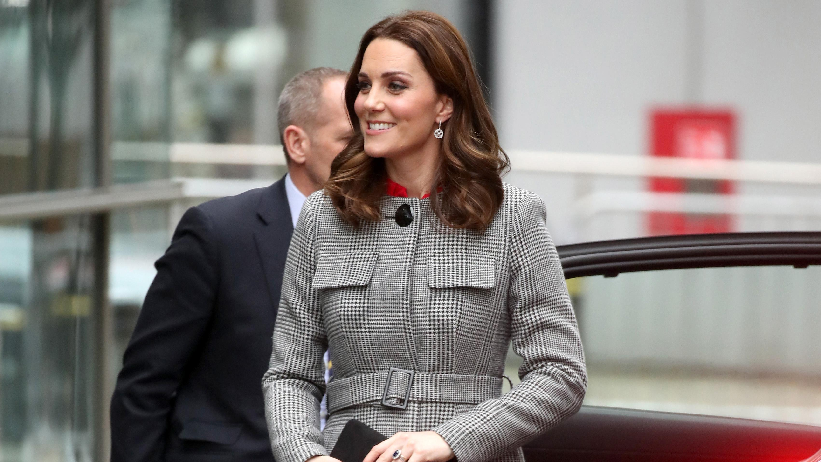 Кейт Миддлтон посетила церковь в очаровательном осеннем образе: фото