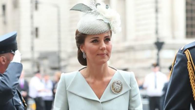 Розкішна укладка або зачіска з капелюшком: чому Кейт Міддлтон повторює свої образи Розкішна укладка або зачіска з капелюшком: чому Кейт Міддлтон повторює свої образи