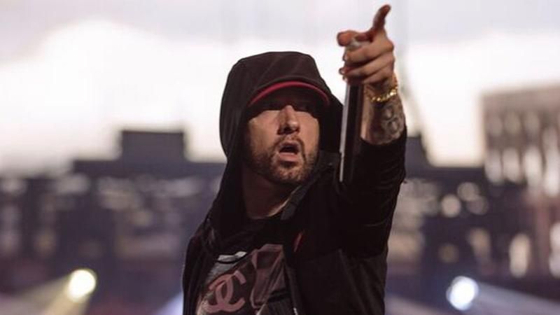 Эминем выложил в сеть новый альбом "Kamikaze" Эминем выложил в сеть новый альбом "Kamikaze"