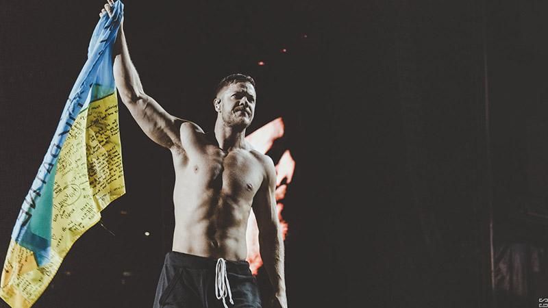 Оголений соліст гурту та український прапор: ефектні фото з концерту Imagine Dragons в Києві Оголений соліст гурту та український прапор: ефектні фото з концерту Imagine Dragons в Києві