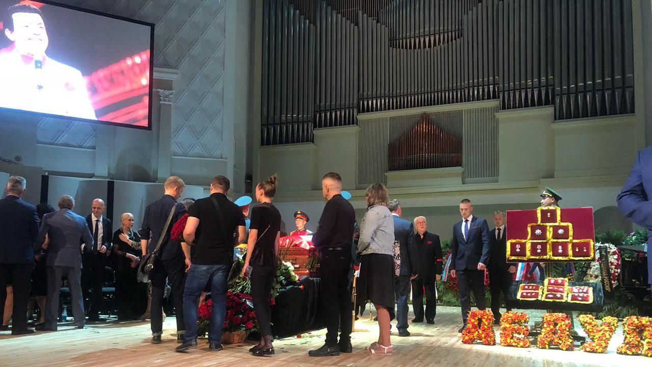 Йосипа Кобзона поховали у Москві: усі подробиці, фото, відео Йосипа Кобзона поховали у Москві: усі подробиці, фото, відео