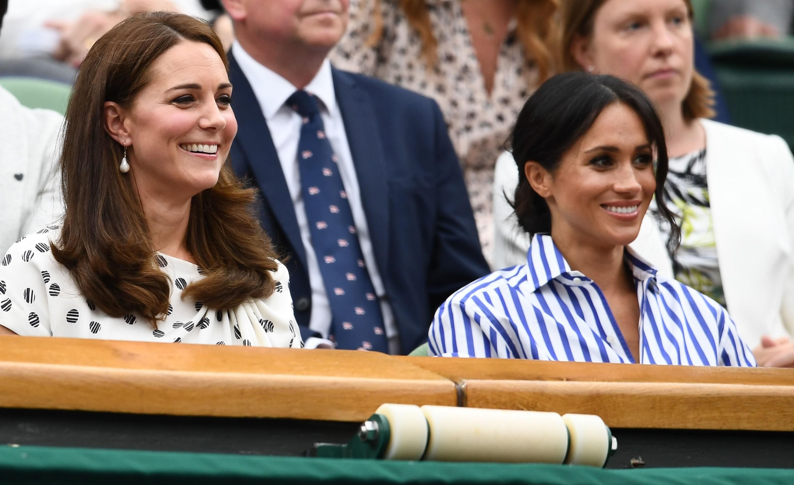 Кейт Міддлтон визнали впливовішою іконою стилю, ніж Меган Маркл Кейт Міддлтон визнали впливовішою іконою стилю, ніж Меган Маркл