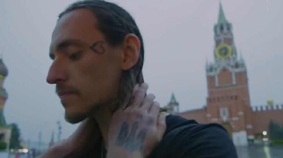 Украинский танцор Сергей Полунин призывает объединить Украину и Россию возле Кремля: видео