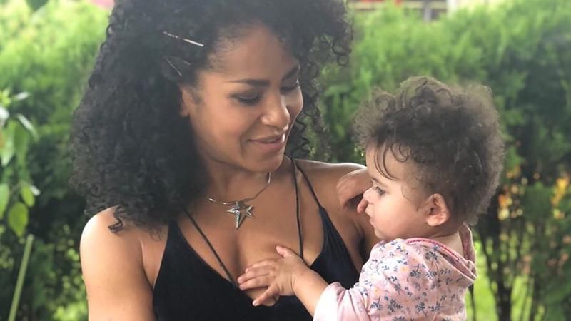 Гайтана очаровала сеть милыми фото с дочкой Гайтана очаровала сеть милыми фото с дочкой