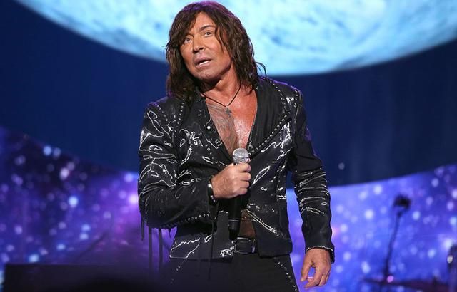 Російському співаку Валерію Леонтьєву викликали "швидку" на "Новій хвилі" Російському співаку Валерію Леонтьєву викликали "швидку" на "Новій хвилі"