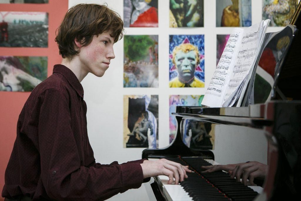 Український піаніст з інвалідністю готується підкоряти Швейцарію Український піаніст з інвалідністю готується підкоряти Швейцарію