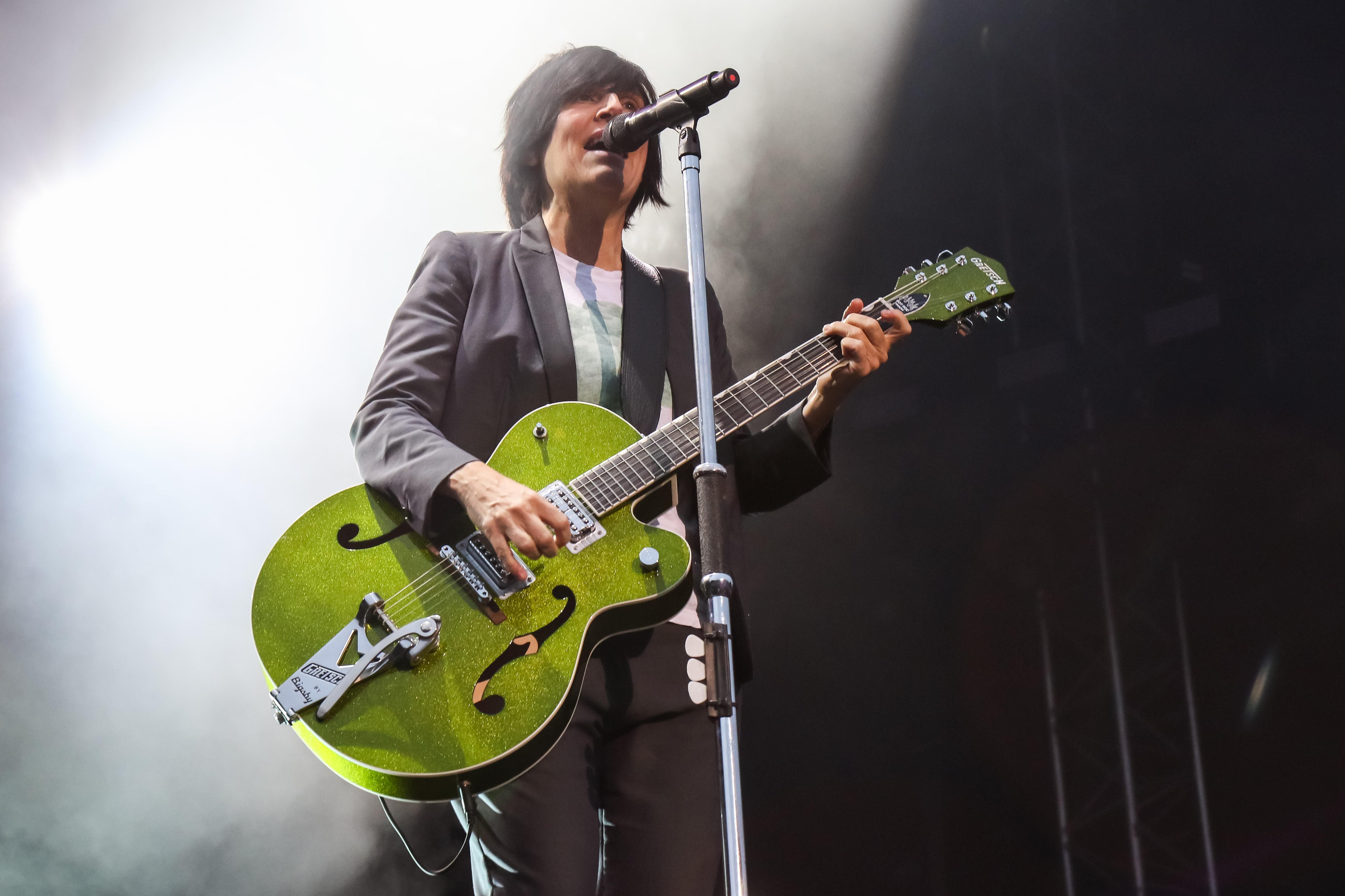 50-річна британська співачка Шарлін Спітері вперше вийшла заміж: фото з церемонії 50-річна британська співачка Шарлін Спітері вперше вийшла заміж: фото з церемонії