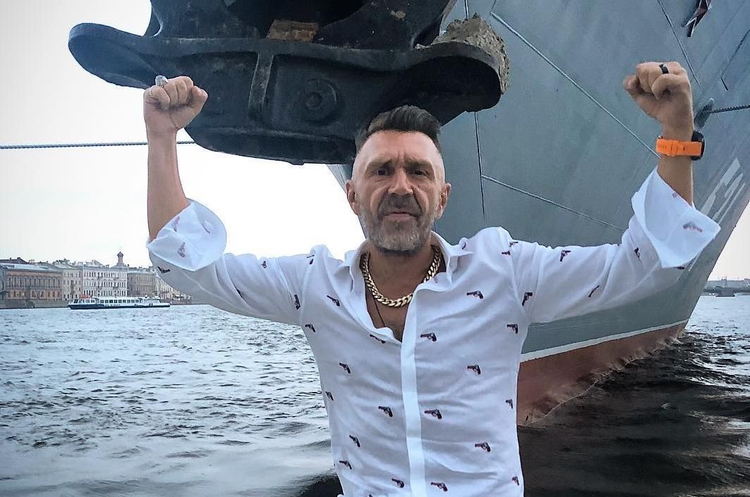 Розлучений Шнуров вперше вийшов у світ з новою дівчиною: фото Розлучений Шнуров вперше вийшов у світ з новою дівчиною: фото