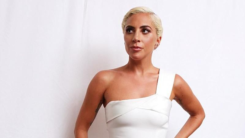 Леди Гага примерила дизайнерское платье от Виктории Бекхэм: фотофакт