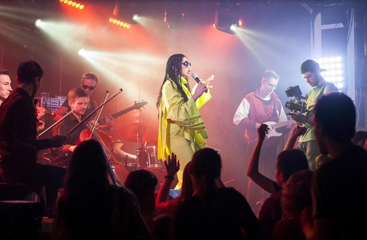 Прем'єра кліпу: Laura Marti презентувала нову пісню "I Want You To Hear Me" Прем'єра кліпу: Laura Marti презентувала нову пісню "I Want You To Hear Me"