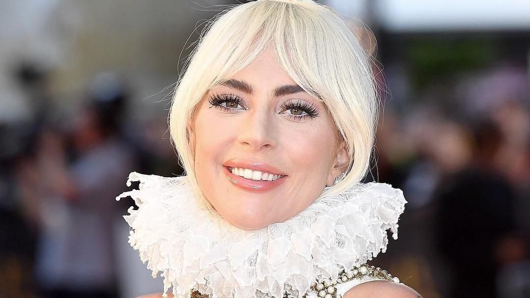 Леді Гага вразила пишною сукнею в стилі Єлизавети I: фото з червоної доріжки