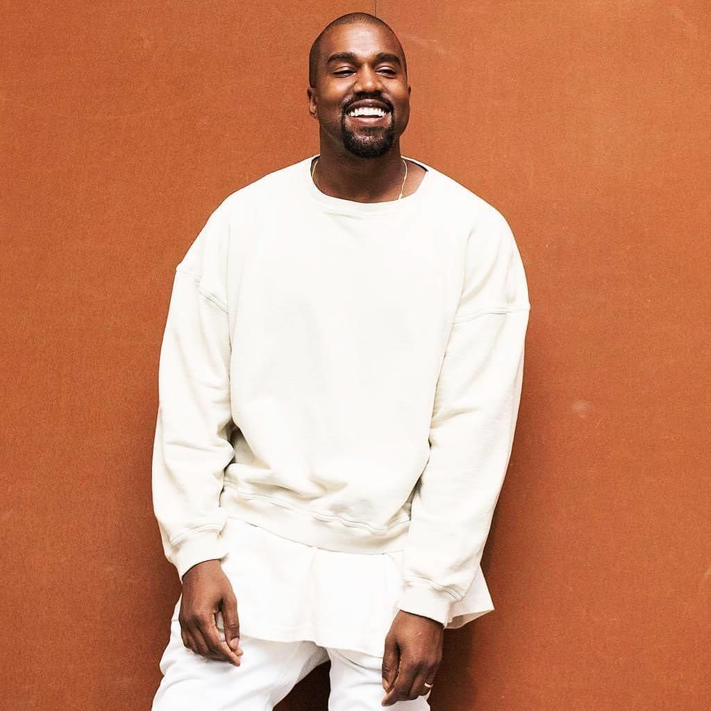 Рэпер Канье Уэст сменил имя Рэпер Канье Уэст сменил имя