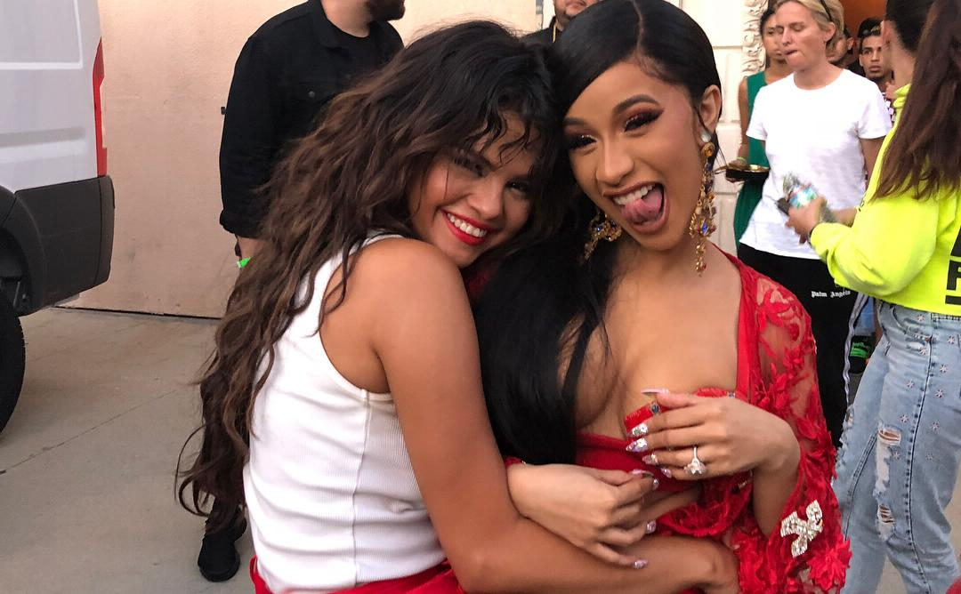 Селена Гомес и Cardi B выпустили новый испаноязычный хит Taki Taki