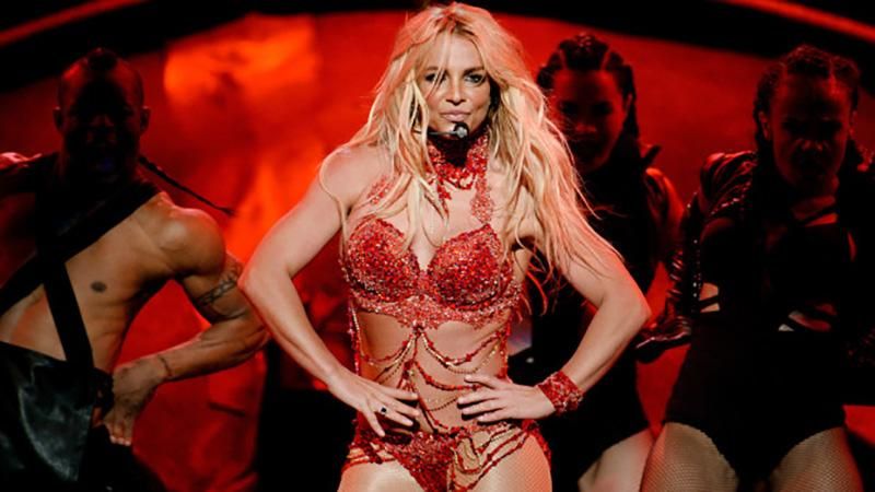 Брітні Спірс знялась у рекламі в білизні та латексних панчохах: гаряче відео Брітні Спірс знялась у рекламі в білизні та латексних панчохах: гаряче відео