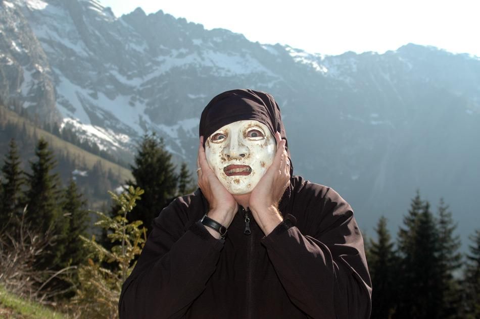 Площадь Льва Толстого в Киеве хотят переименовать в честь интересного певца Площадь Льва Толстого в Киеве хотят переименовать в честь интересного певца