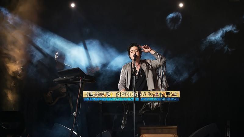 Співак Pianoбой відзначився курйозною витівкою на концерті в Чернівцях: несподівані деталі
