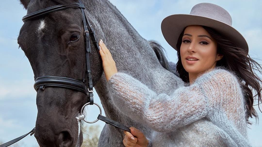 Злата Огневич примерила осенний образ в романтической фотосессии Злата Огневич примерила осенний образ в романтической фотосессии