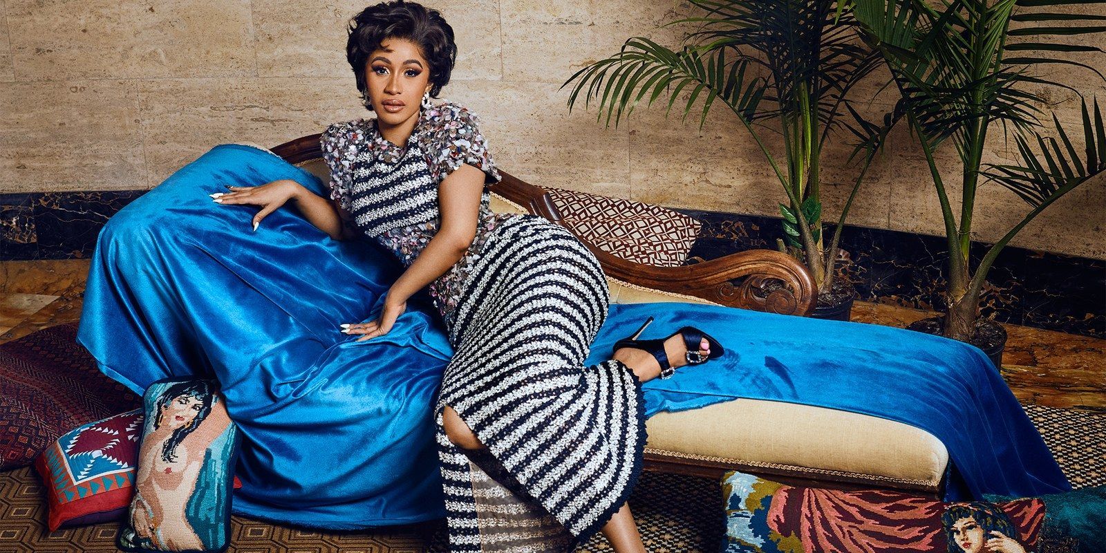 Cardi B стала звездой арт-выпуска модного глянца: изысканные фото Cardi B стала звездой арт-выпуска модного глянца: изысканные фото