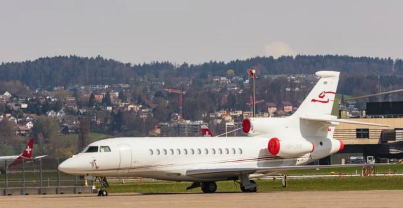 У літак, в якому летіли принц Гаррі та Меган Маркл, вдарила блискавка У літак, в якому летіли принц Гаррі та Меган Маркл, вдарила блискавка